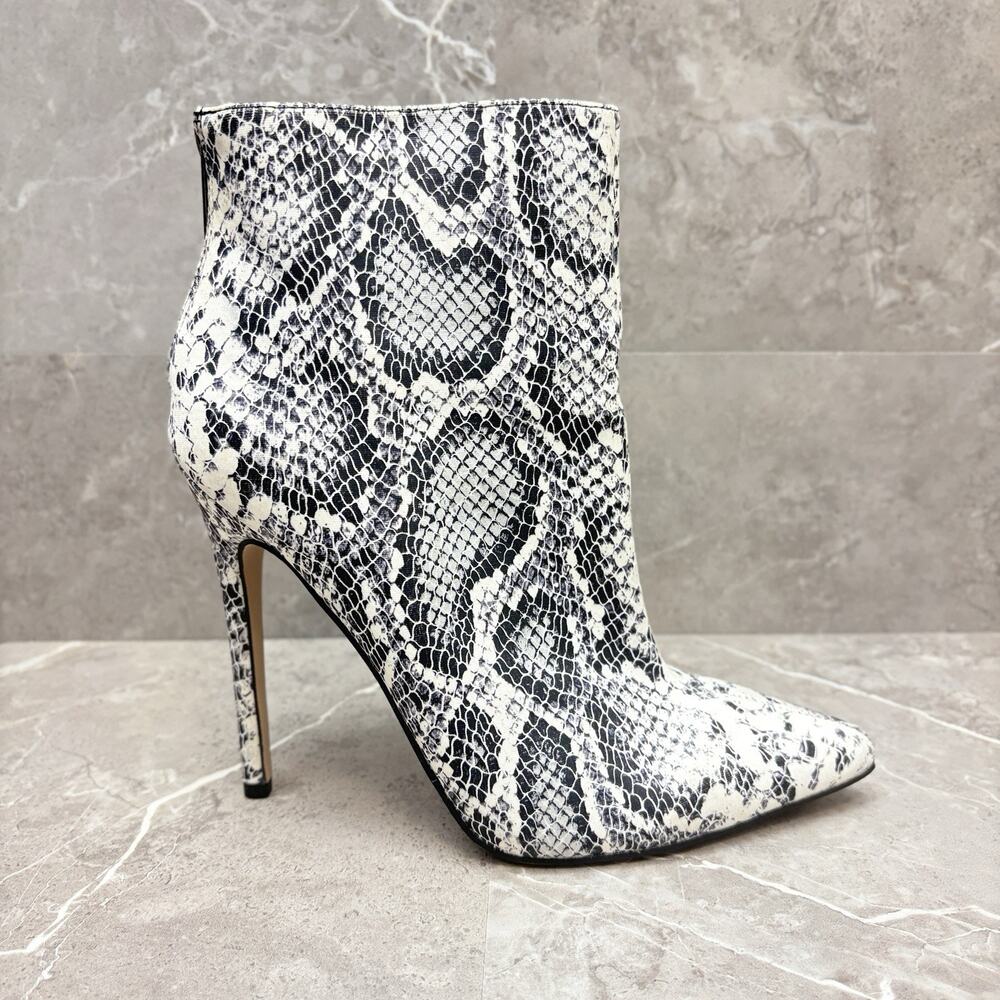 ShoeDazzle Snakeskin Ankle Bootie Black White Stiletto Heel Pointed Toe Boots 8M